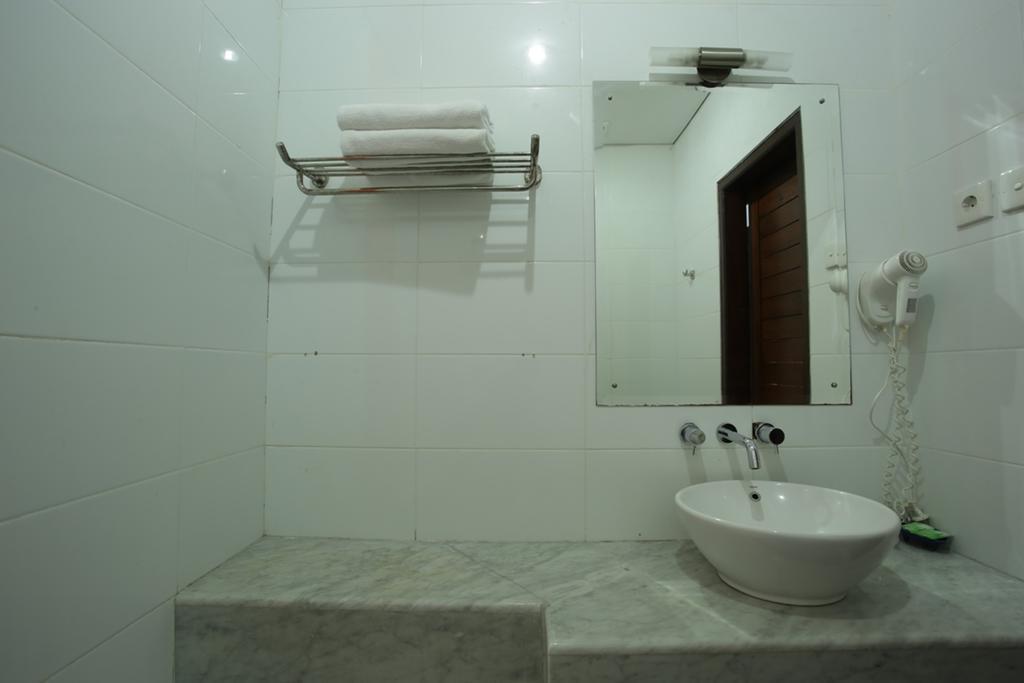 Reddoorz @ Pantai Cemara Sanur Hotell Exteriör bild