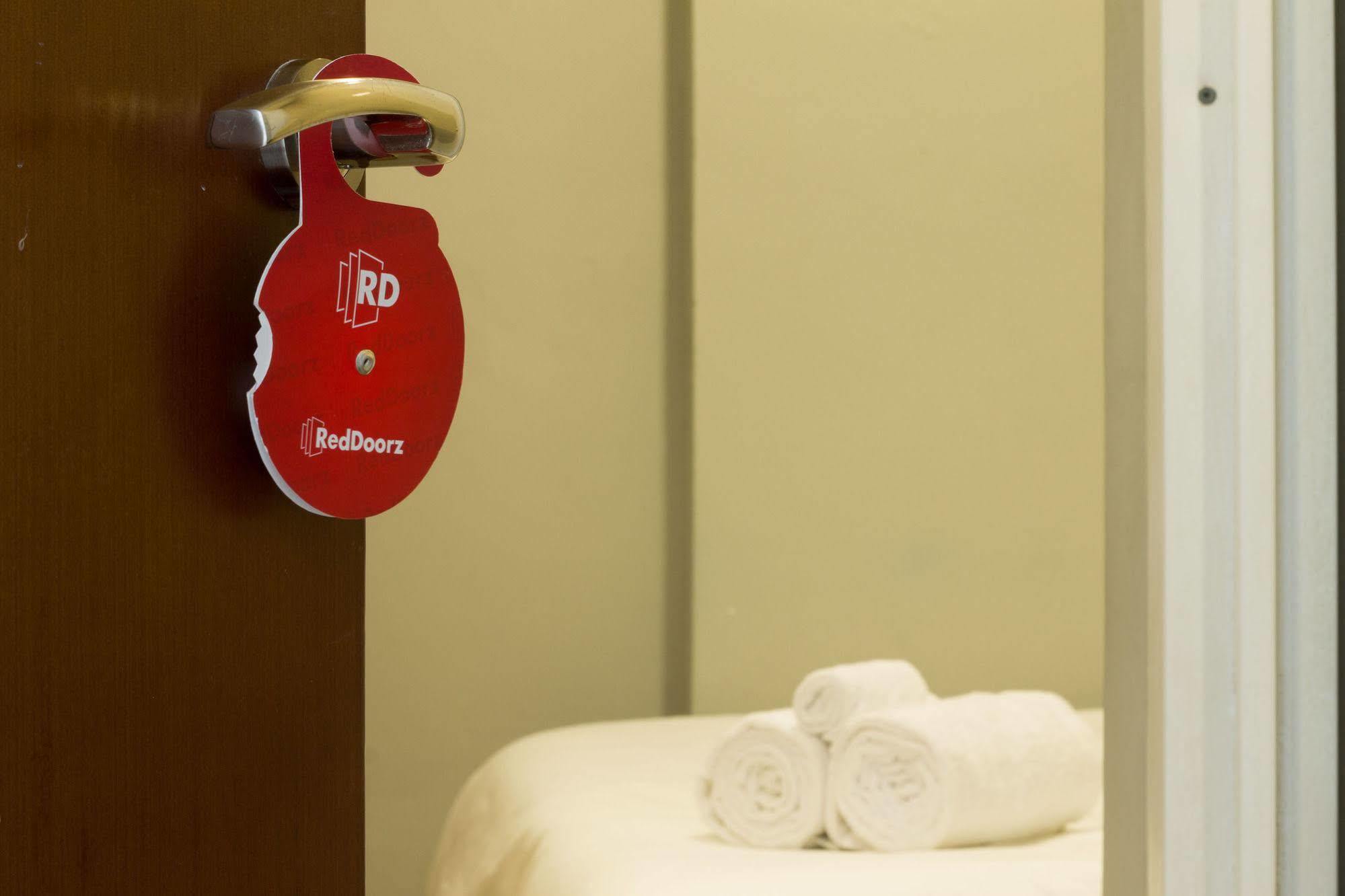 Reddoorz @ Pantai Cemara Sanur Hotell Exteriör bild