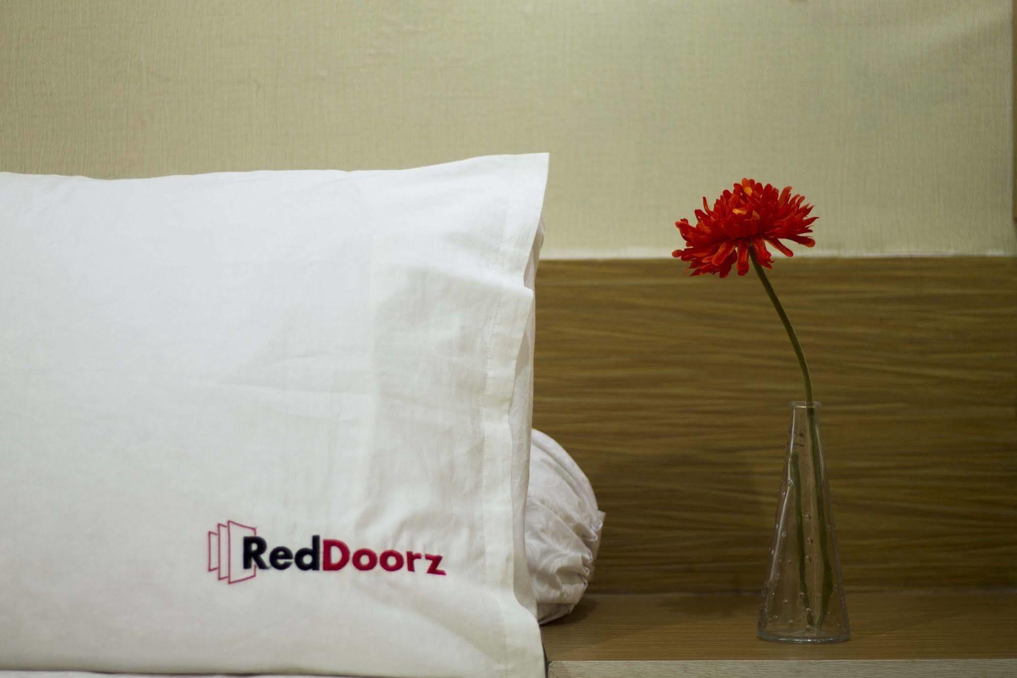 Reddoorz @ Pantai Cemara Sanur Hotell Exteriör bild